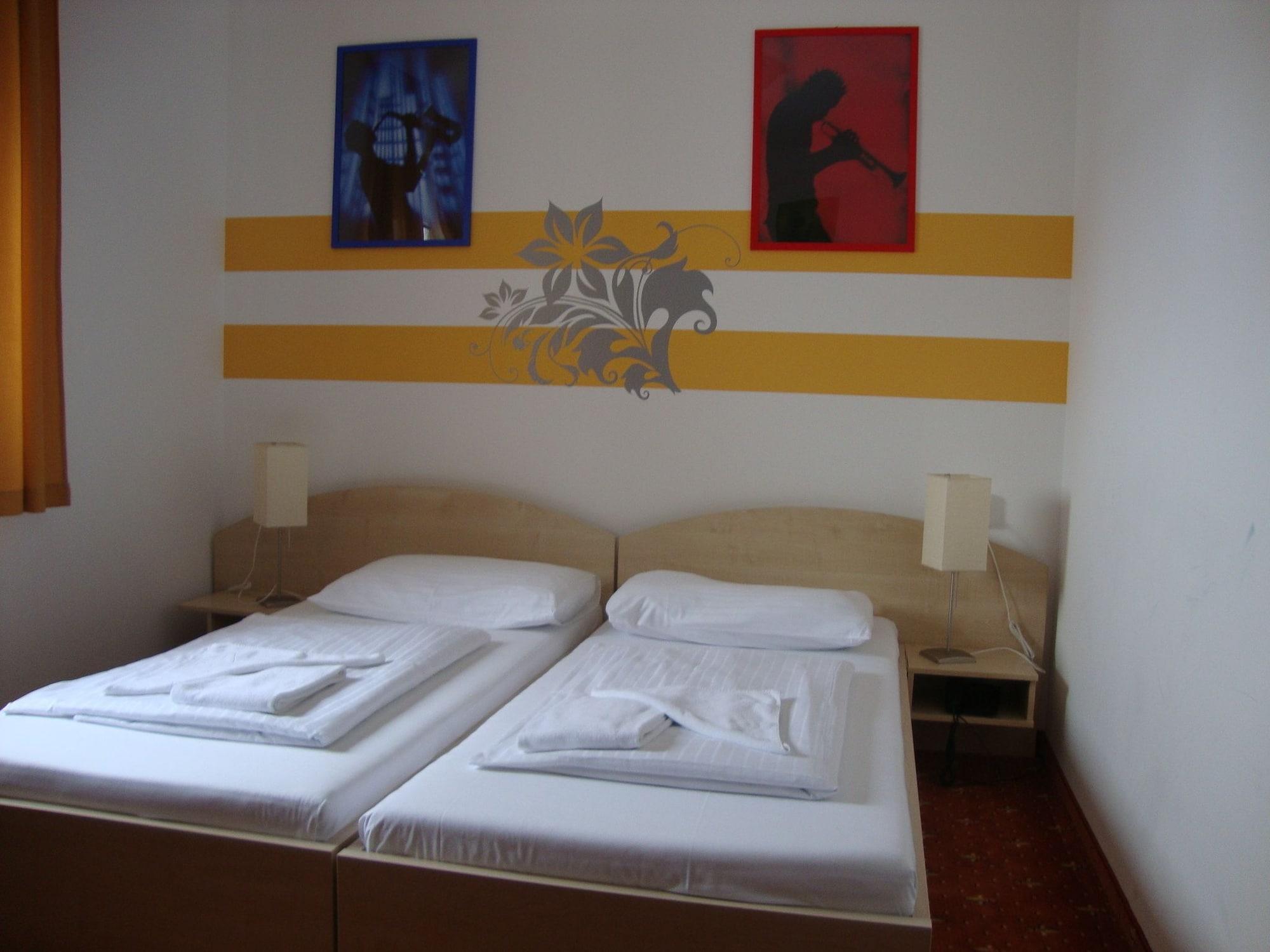 Lenas Donau Hotel Vienna Exterior photo