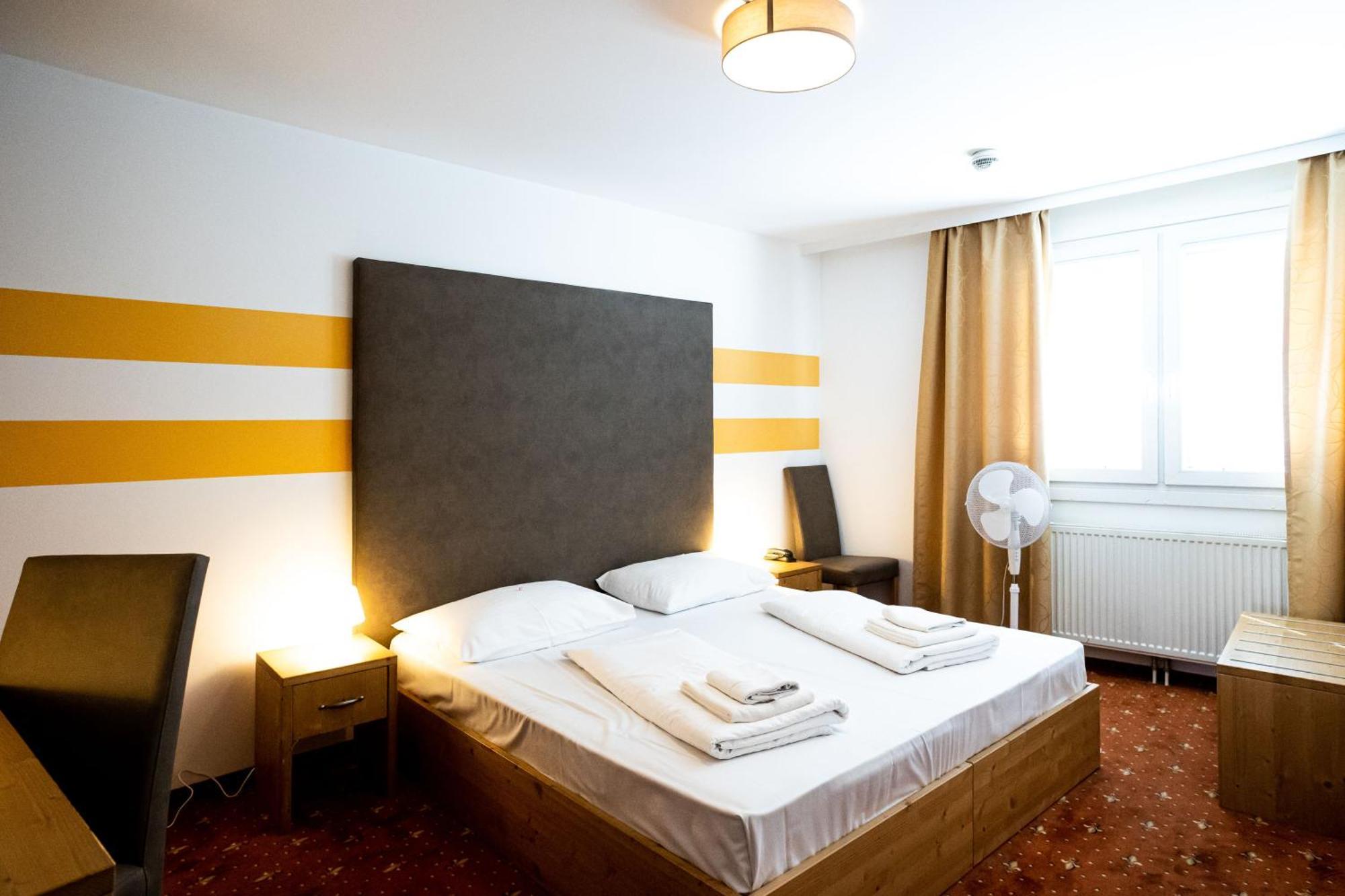 Lenas Donau Hotel Vienna Exterior photo