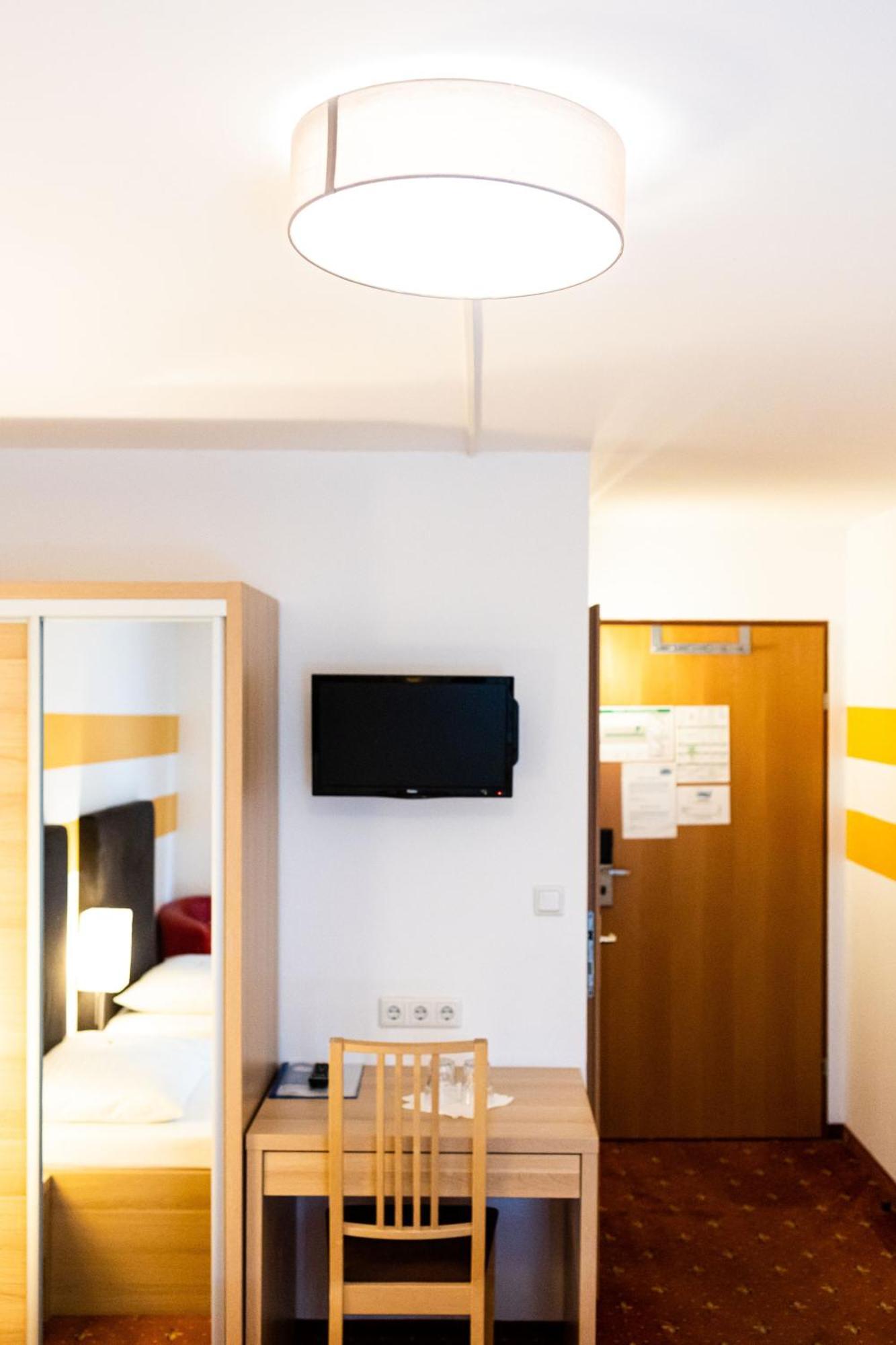 Lenas Donau Hotel Vienna Exterior photo