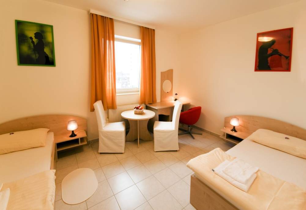 Lenas Donau Hotel Vienna Exterior photo